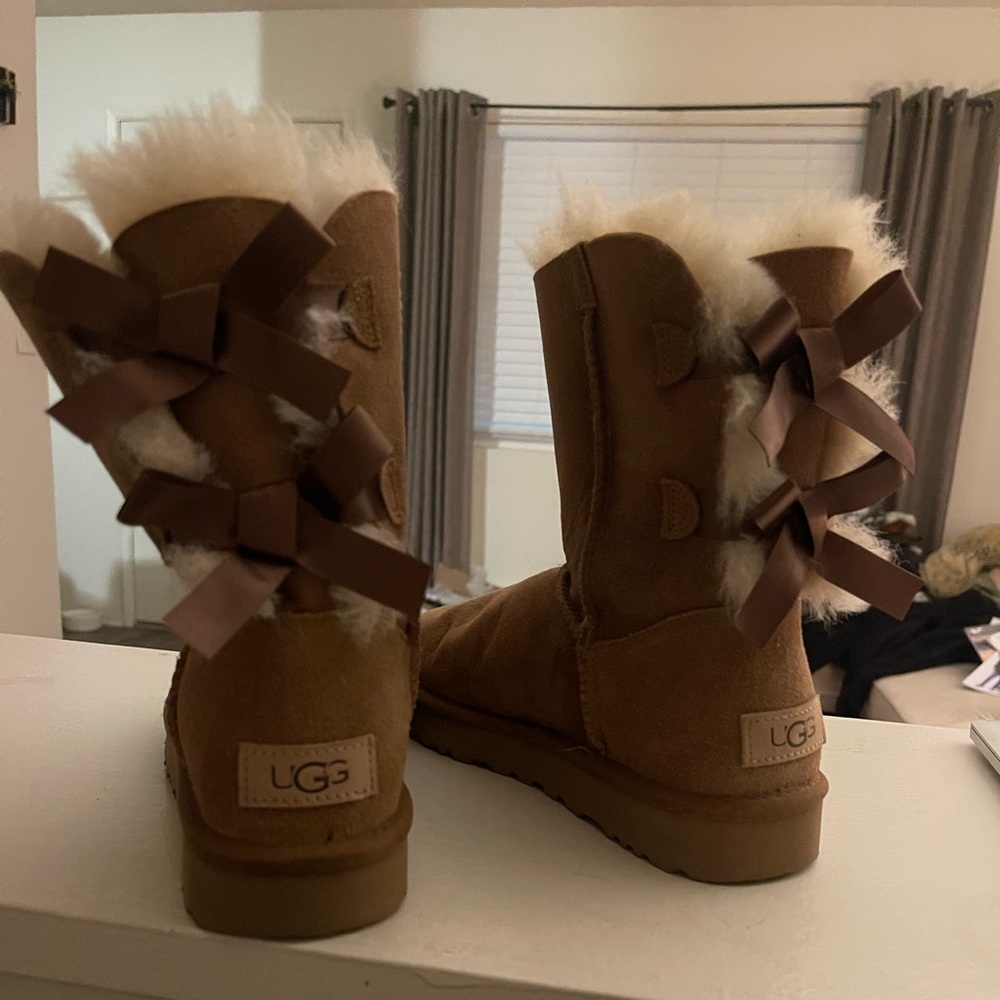 Size 7 chestnut bow Ugg. Never worn - like new